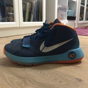 Nike KDs size 9.5